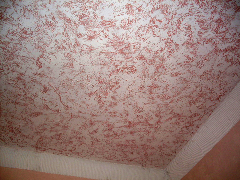 Вариант отделки потолка в ванной комнате «под мрамор»
