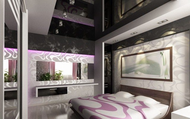 Уникальный глянцевый черный потолок в спальне сделает ее шедевром дизайна