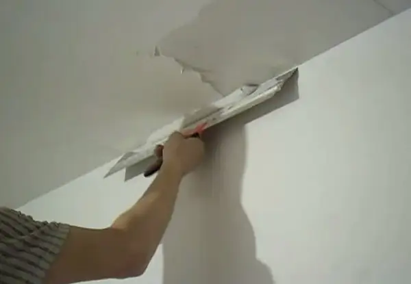 Как выровнять потолок в квартире?