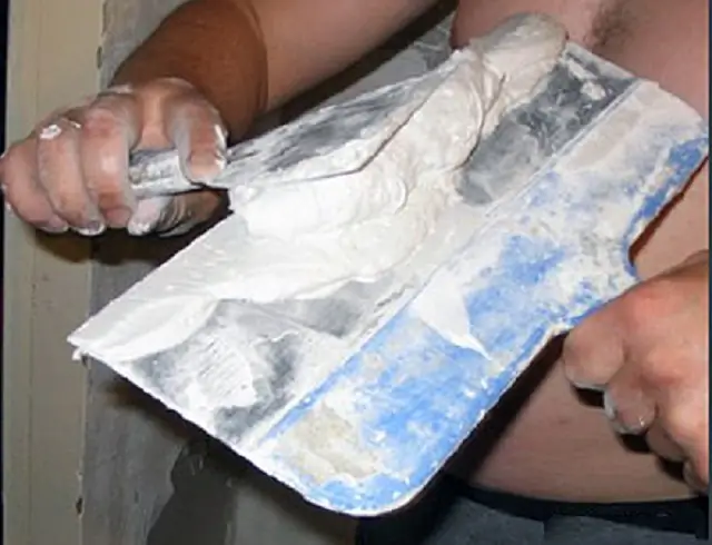 Важно равномерно распределять массу по рабочей поверхности шпателя