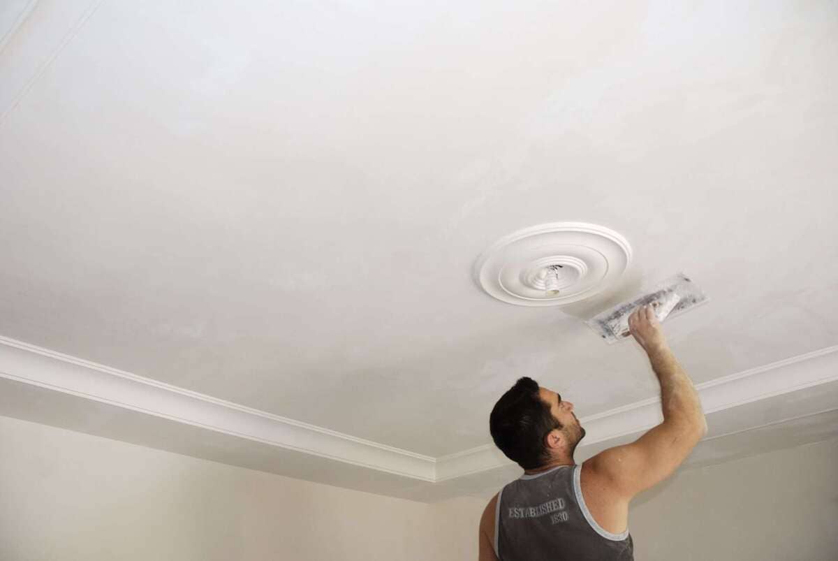 Как зашпаклевать потолок своими руками